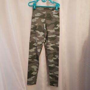 Aerie women's camo green size small leggings